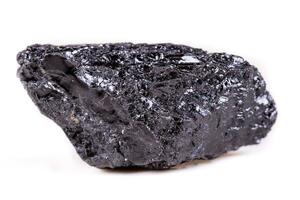 macro mineraal steen zuring - zwart toermalijn Aan wit achtergrond foto