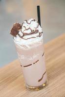 chocolade smoothie op tafel foto