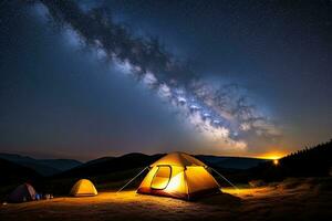 camping tent hoog in de bergen Bij zonsondergang foto