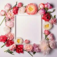 foto kader van bloemen. bruiloft concept met bloemen. voor de ontwerp van groet kaarten of uitnodigingen.
