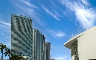 miami, luxe flatgebouwen gelegen in de buurt stad financieel centrum, biscayne baai en zuiden strand foto