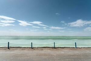 de groen zoutoplossing meer, natuurlijk meer achtergrond. foto