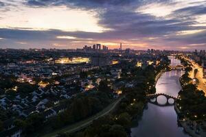 oude stad wijk in suzhou, China. klassiek wijnoogst architectuur. foto