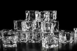 ijs kubussen gestapeld elk andere met zwart achtergrond, 3d weergave. foto