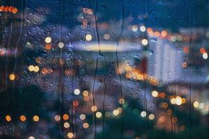 regendruppels Aan de venster en Bilbao stad achtergrond foto