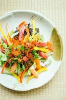 rauw en vers sashimi visvlees met groente
