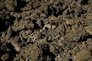 origineel bruin natuurlijk achtergrond van vulkanisch gestold lava in detailopname foto