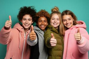 portret van tieners tonen duim omhoog Aan kleur achtergrond. ai gegenereerd foto