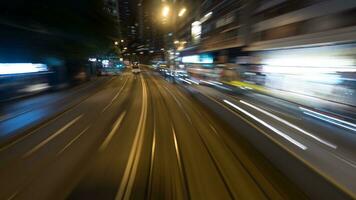 visie naar nacht hong Kong van in beweging dubbeldekker tram foto