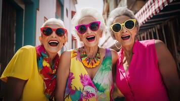 drie senior inwoner volwassen Dames vrienden buiten vervelend kleurrijk en pret mode in de stad samen. ai gegenereerd foto