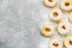 zoet dessert met veel donut foto