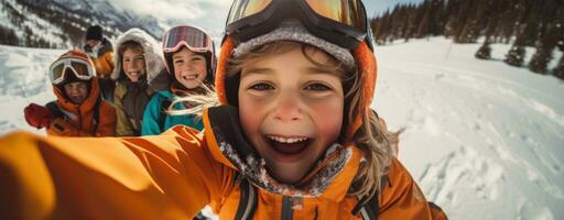 een groep van skiërs vervelend ski stofbril en handschoenen foto