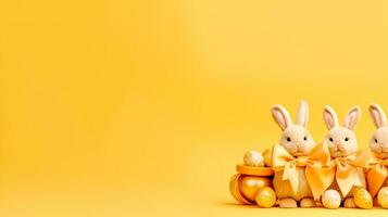 schattig Pasen konijntjes met pot van goud een helder en glimmend Pasen beeld Aan geel achtergrond ai gegenereerd foto