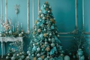 prachtig versierd Kerstmis boom in een knus blauw kamer foto