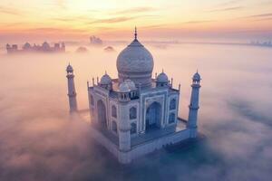 antenne visie van taj mahal in de Indisch stad van agra, uttar pradesh. ochtend- mist. zonsopkomst. generatief ai. foto