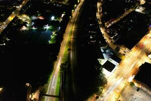 antenne visie van verlichte downtown gebouwen, wegen en centraal luton stad van Engeland uk Bij begin van Doorzichtig weer nacht van september 5e, 2023 foto