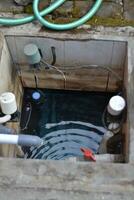foto van de tank waar de water pomp zuigt en benodigdheden water naar de huis