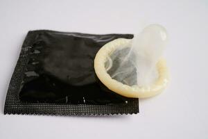 condoom voor voorkomen infectie, veilig seks en geboorte controle. foto