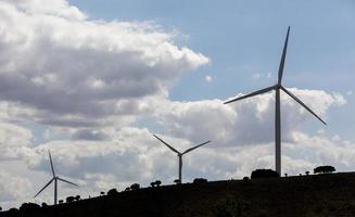 windmolens in de provincie soria, castilla y leon, spanje