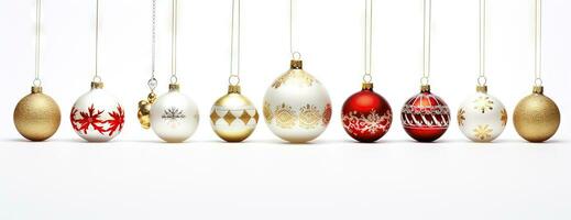 glimmend Kerstmis kerstballen in lijn. verzameling van Kerstmis glas ballen met ornament. gegenereerd ai. foto