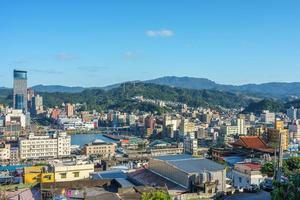 stadsgezicht van keelung, taiwan foto