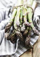 verse groene asperges foto