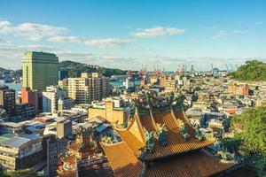 landschap van keelung-stad en haven in taiwan foto