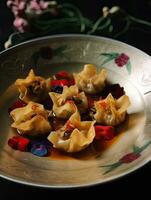 shui lan gebakken wonton voor Chinese kung pa, in de stijl van bloem en natuur motieven ai gegenereerd foto