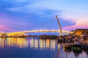 de brug van de minnaar bij Fisherman's Wharf, Taipei, Taiwan foto