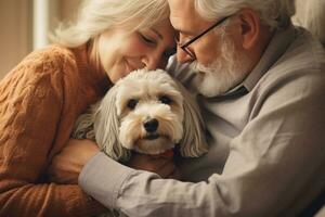 portret van Mens en vrouw knuffelen schattig shih tzu hond. huisdier concept foto