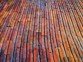 textuur van rode bakstenen vloer en pad foto