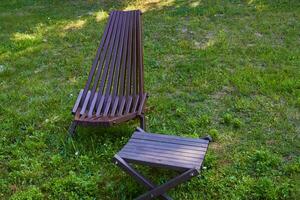 foto houten meubilair buitenshuis stoel en tafel