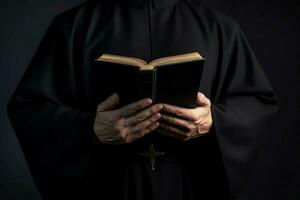 Katholiek priester met Bijbel. genereren ai foto