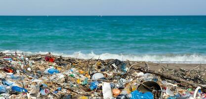 kust vuilnis drijvend vuilnis water verontreiniging globaal opwarming achtergrond foto