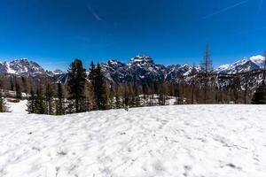 dolomieten van cortina d'ampezzo in de bovenste vallei del boite belluno italië foto