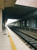 het spoor station reizen spoorweg stad modern spoorweg doorvoer gebouw foto