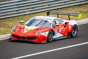 ferrari 488 gt3. autosport en racen. sport auto en supercar. actie fotografie. foto