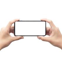 hand met smartphone op witte achtergrond met uitknippad foto