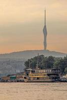 schip op Bosporuskanaal, Istanbul, Turkije,