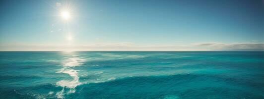 blauw oceaan panorama met zon reflectie, de enorm Open zee met Doorzichtig lucht, rimpeling Golf en kalmte zee met mooi zonlicht. ai gegenereerd foto