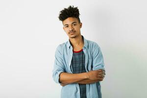portret van jong knap zwart Mens, Afrikaanse Amerikaans jeugd foto