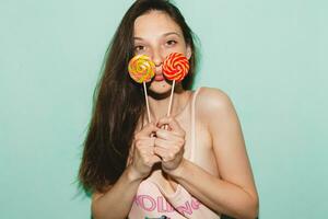 jong mooi hipster vrouw in hipster stijl kleding foto