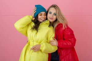 mooi Dames vrienden in kleurrijk jas foto