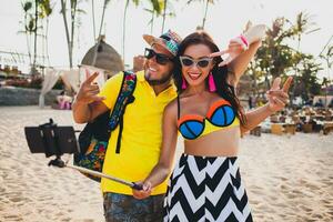 jong hipster mooi paar in liefde, elegant zomer kleding foto