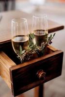 huwelijksglazen voor wijn en champagne foto