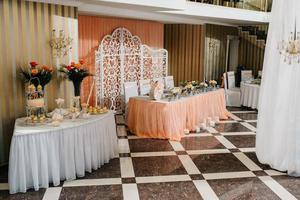 feestzaal voor bruiloften, feestzaaldecoratie; foto