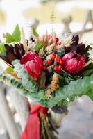 elegant bruidsboeket van verse natuurlijke bloemen foto