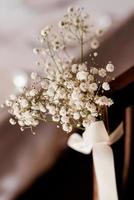 elegante huwelijksdecoraties gemaakt van natuurlijke bloemen