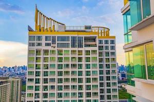 kleurrijke moderne architectuur in bangkok, thailand, 2018