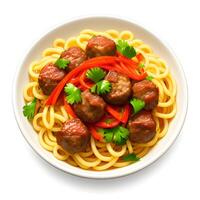 spaghetti met gehaktballen Aan wit schotel foto